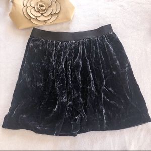 ✨Madewell Navy Crushed Velvet Skirt✨